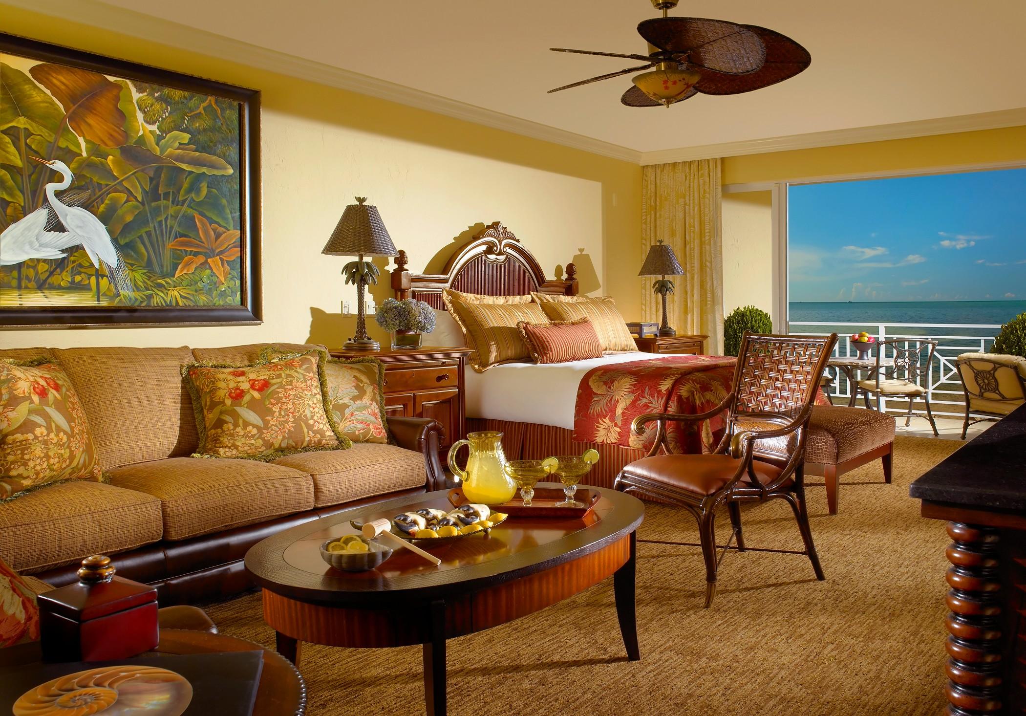 奇卡水疗小屋酒店 伊斯拉莫拉达 客房 照片 A living room at the Ritz-Carlton, Naples