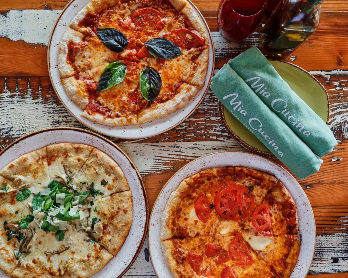 奇卡水疗小屋酒店 伊斯拉莫拉达 外观 照片 Pizzas at Mia Cucina