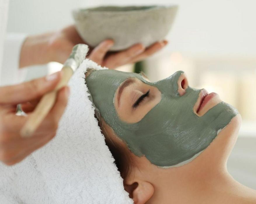 奇卡水疗小屋酒店 伊斯拉莫拉达 外观 照片 A woman with a facial mask