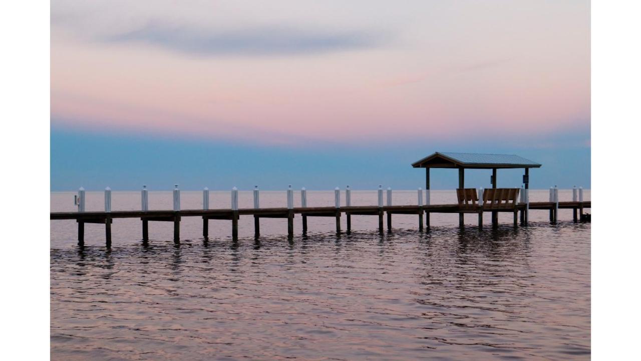 奇卡水疗小屋酒店 伊斯拉莫拉达 外观 照片 A pier in Lake Marion
